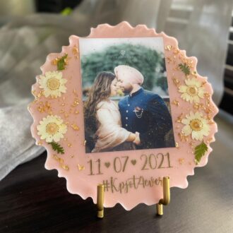 Viral Couple Frame